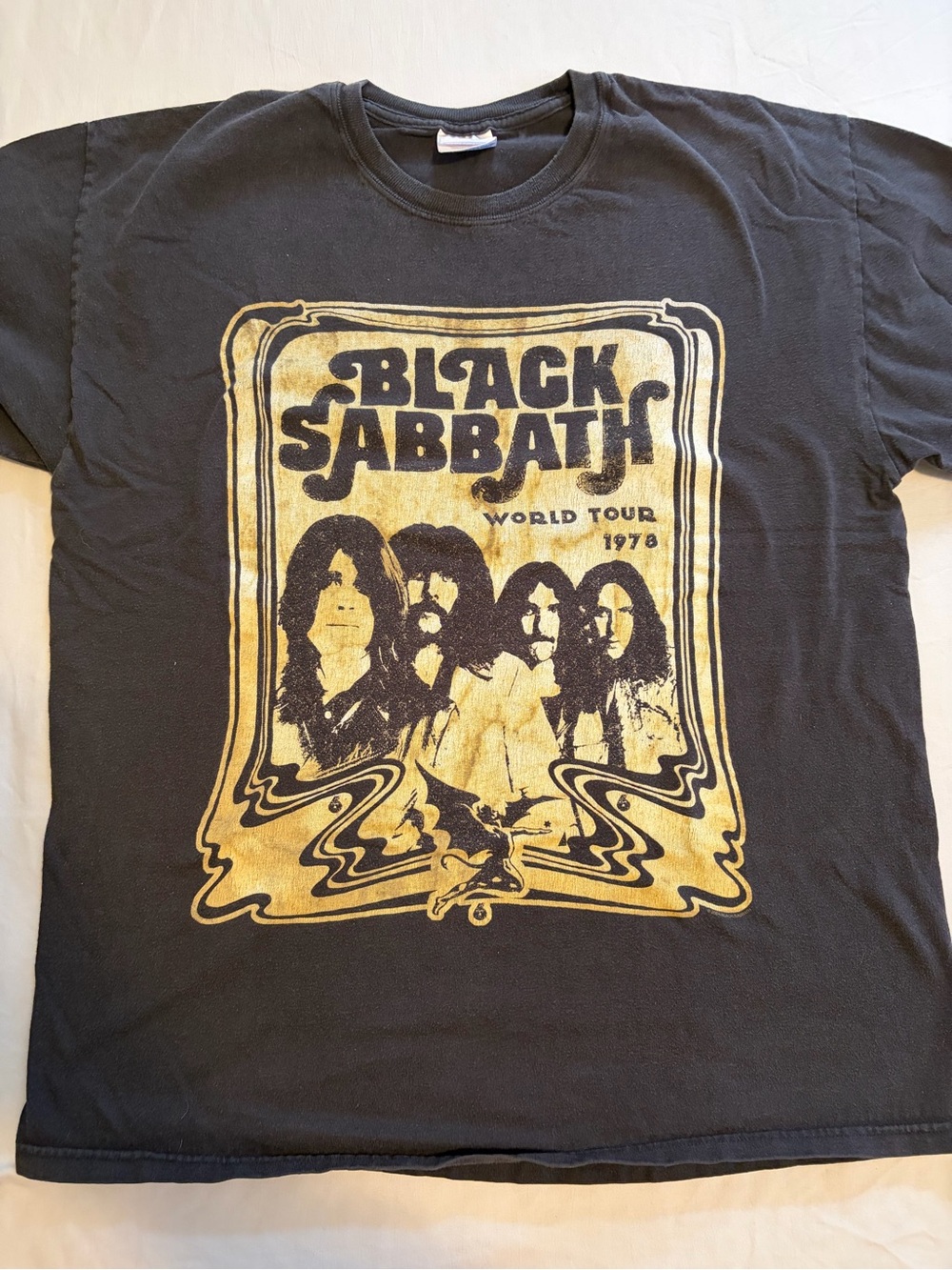 90’s Vintage: Black Sabbath 1978 World Tour Concert Commemorative- Graphic Tee - Picture 3 of 3